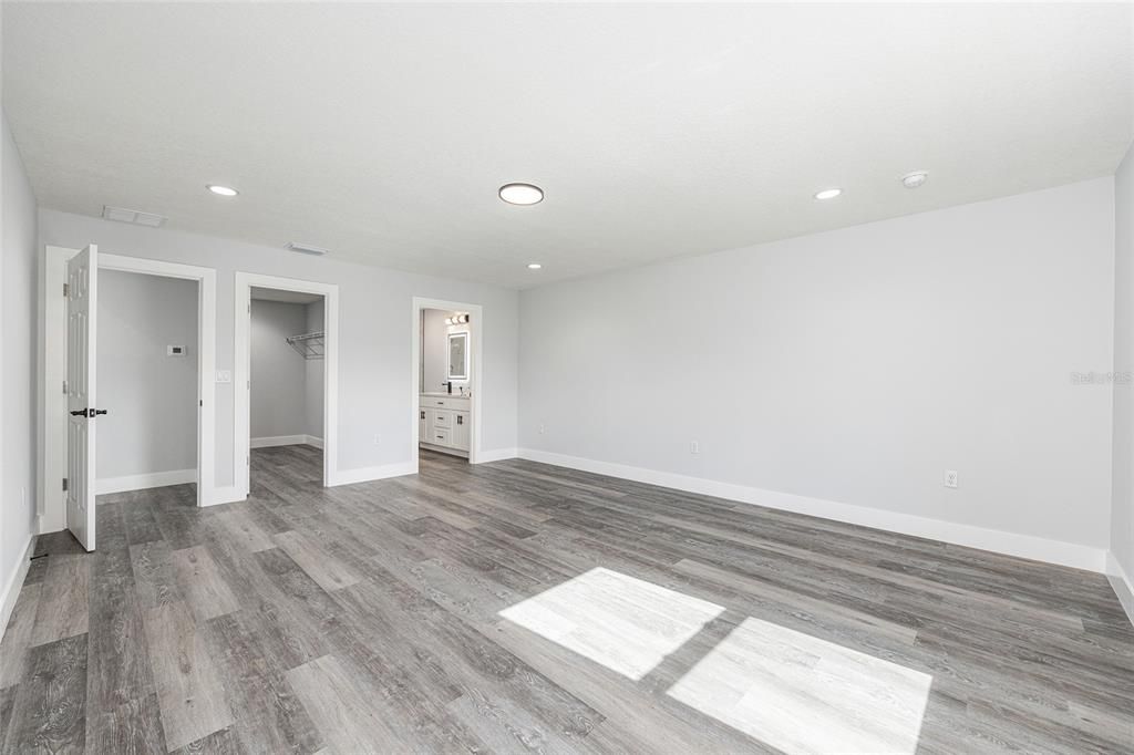 For Sale: $269,999 (3 beds, 2 baths, 1576 Square Feet)