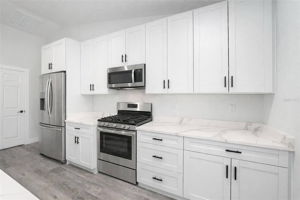 For Sale: $269,999 (3 beds, 2 baths, 1576 Square Feet)