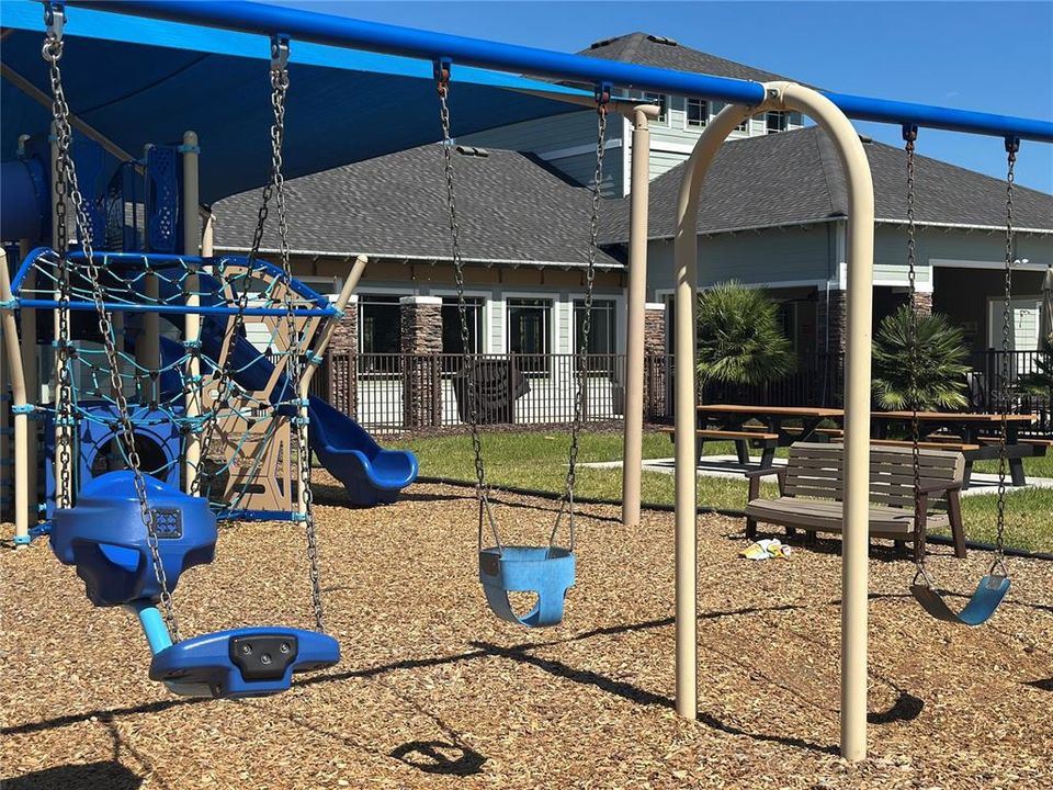 Под контрактом: $299,900 (3 спален, 2 ванн, 1263 Квадратных фут)