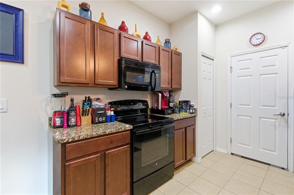 Под контрактом: $299,900 (3 спален, 2 ванн, 1263 Квадратных фут)