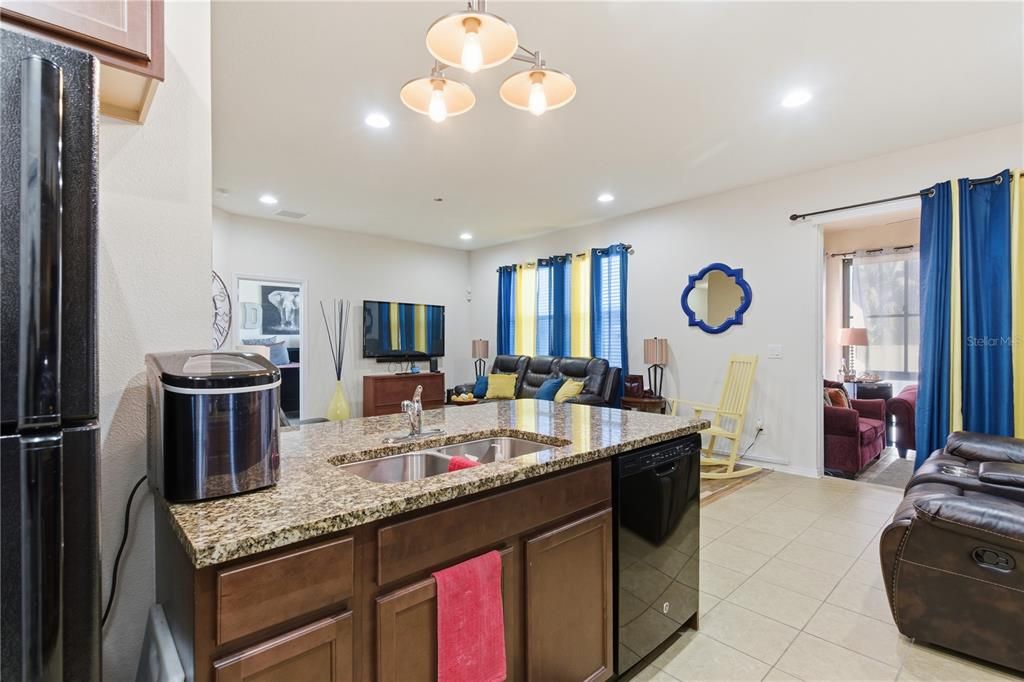 Под контрактом: $299,900 (3 спален, 2 ванн, 1263 Квадратных фут)