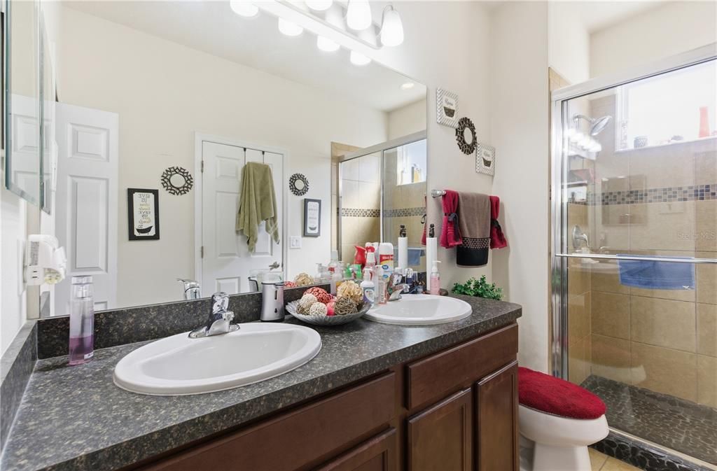 Под контрактом: $299,900 (3 спален, 2 ванн, 1263 Квадратных фут)