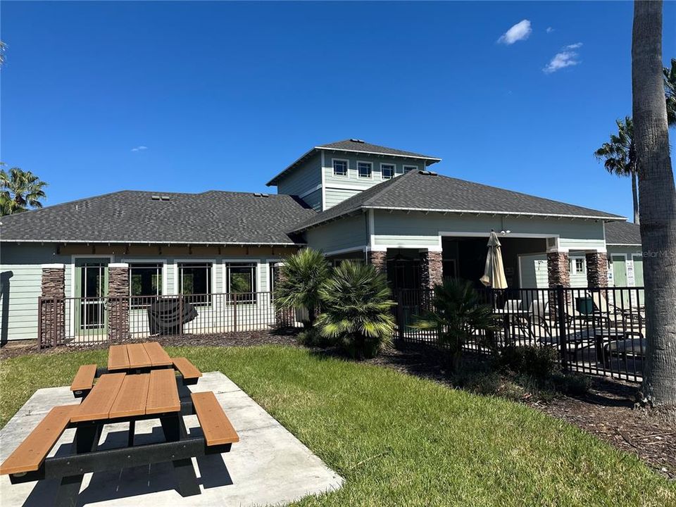 Под контрактом: $299,900 (3 спален, 2 ванн, 1263 Квадратных фут)