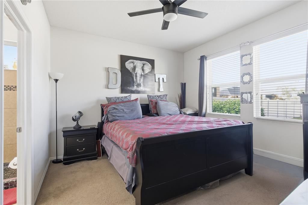 Под контрактом: $299,900 (3 спален, 2 ванн, 1263 Квадратных фут)