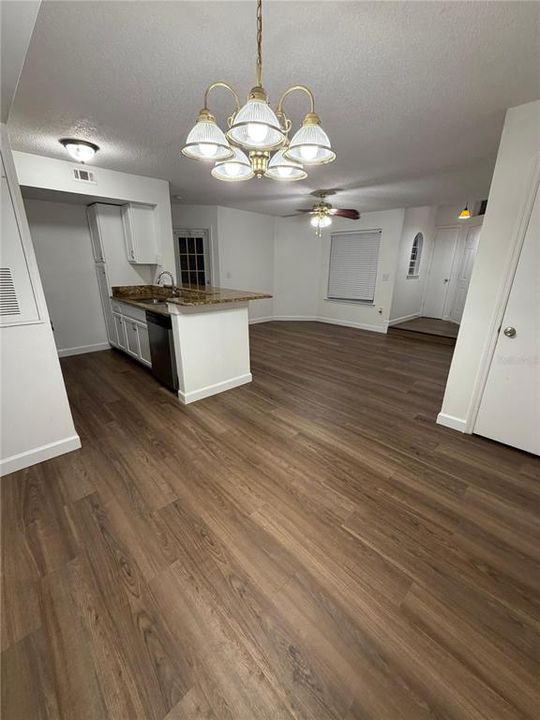 Activo con contrato: $169,900 (2 camas, 2 baños, 967 Pies cuadrados)