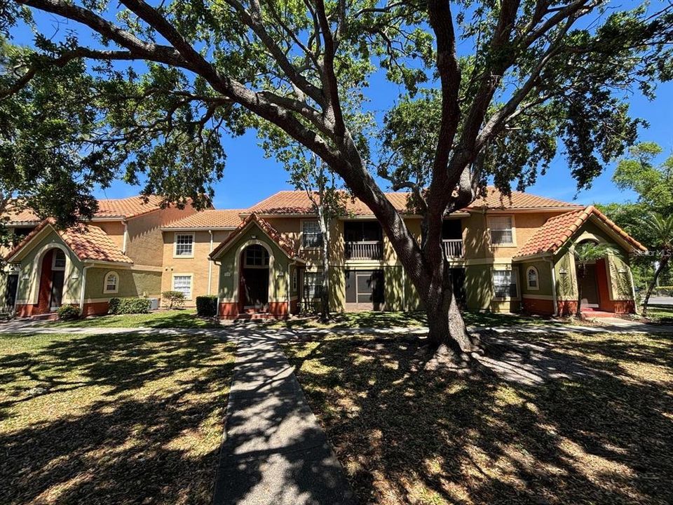Activo con contrato: $169,900 (2 camas, 2 baños, 967 Pies cuadrados)