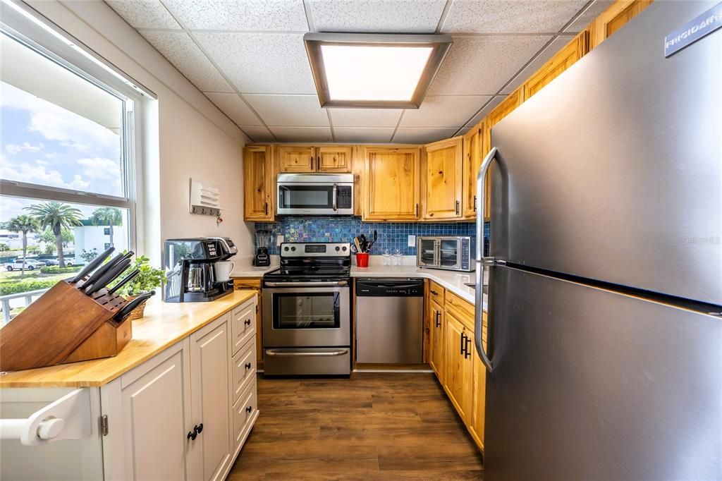For Sale: $125,000 (2 beds, 2 baths, 891 Square Feet)
