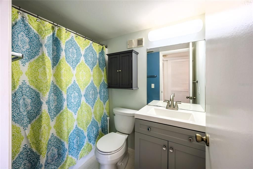 For Sale: $125,000 (2 beds, 2 baths, 891 Square Feet)