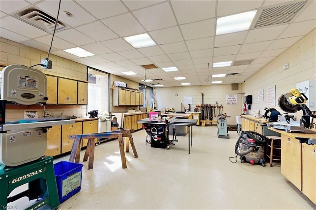 For Sale: $125,000 (2 beds, 2 baths, 891 Square Feet)