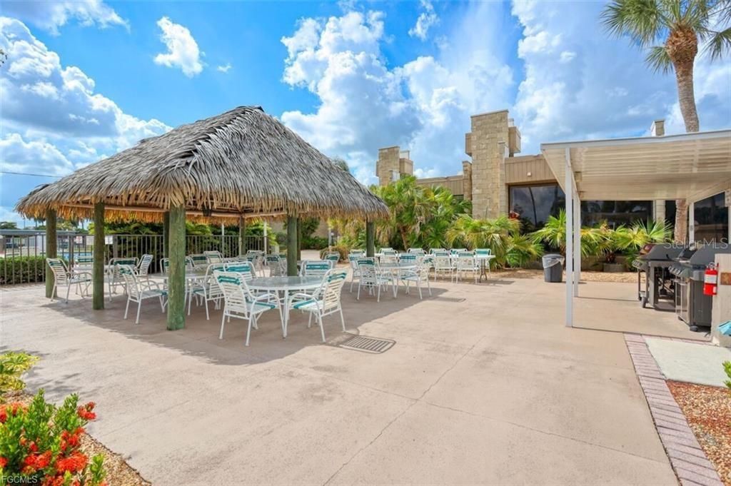 For Sale: $125,000 (2 beds, 2 baths, 891 Square Feet)
