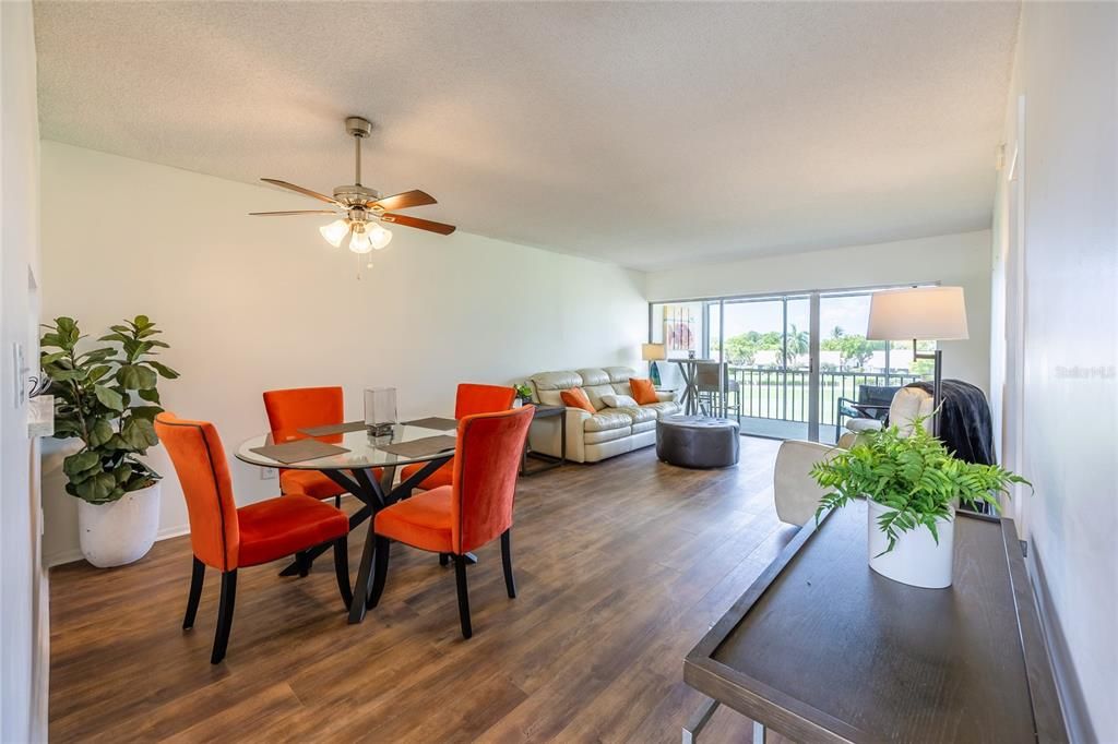 For Sale: $125,000 (2 beds, 2 baths, 891 Square Feet)