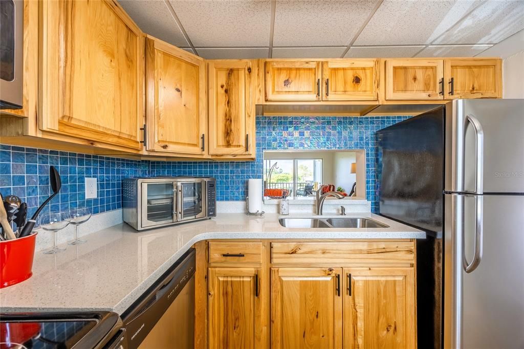 For Sale: $125,000 (2 beds, 2 baths, 891 Square Feet)