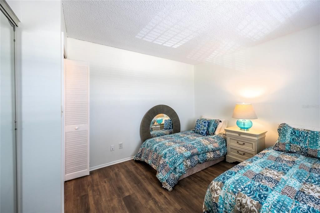 For Sale: $125,000 (2 beds, 2 baths, 891 Square Feet)
