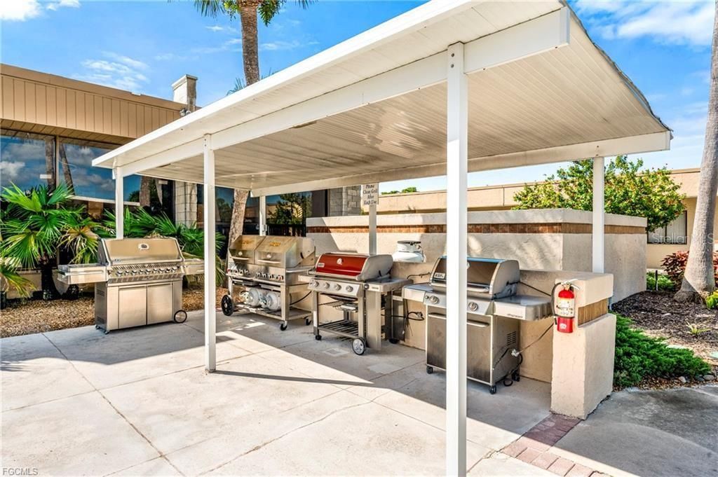 For Sale: $125,000 (2 beds, 2 baths, 891 Square Feet)