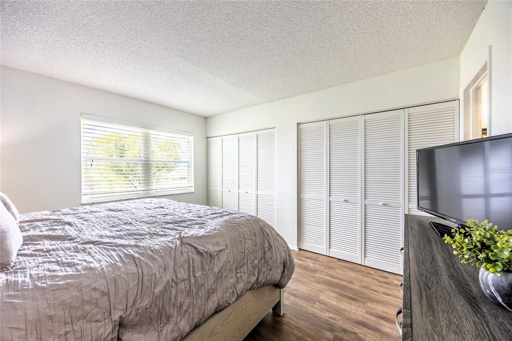 For Sale: $125,000 (2 beds, 2 baths, 891 Square Feet)