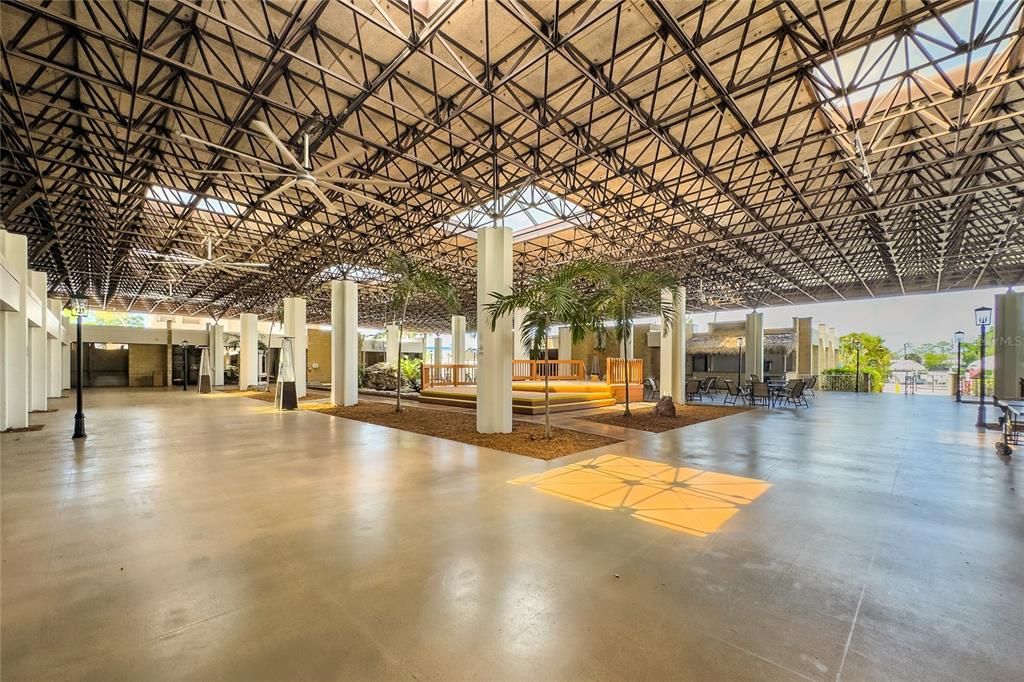 For Sale: $125,000 (2 beds, 2 baths, 891 Square Feet)