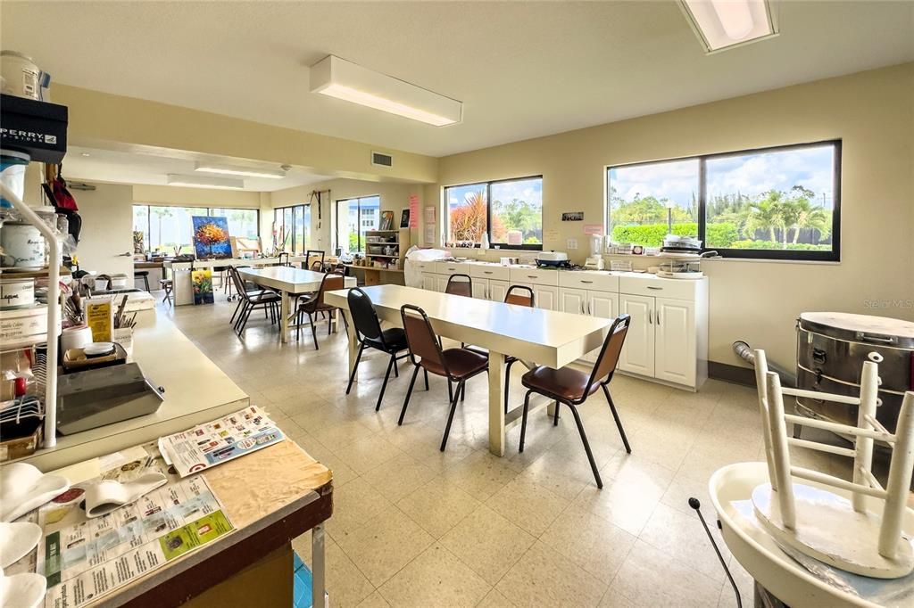 For Sale: $125,000 (2 beds, 2 baths, 891 Square Feet)