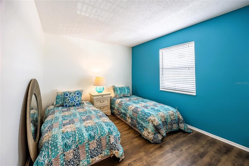 For Sale: $125,000 (2 beds, 2 baths, 891 Square Feet)