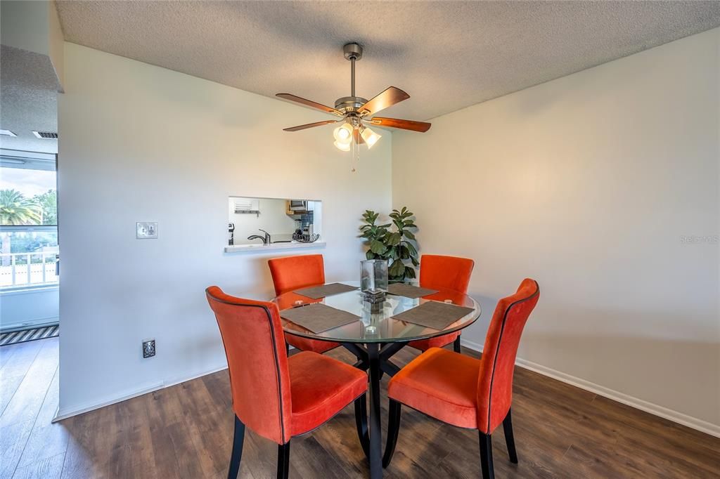 For Sale: $125,000 (2 beds, 2 baths, 891 Square Feet)