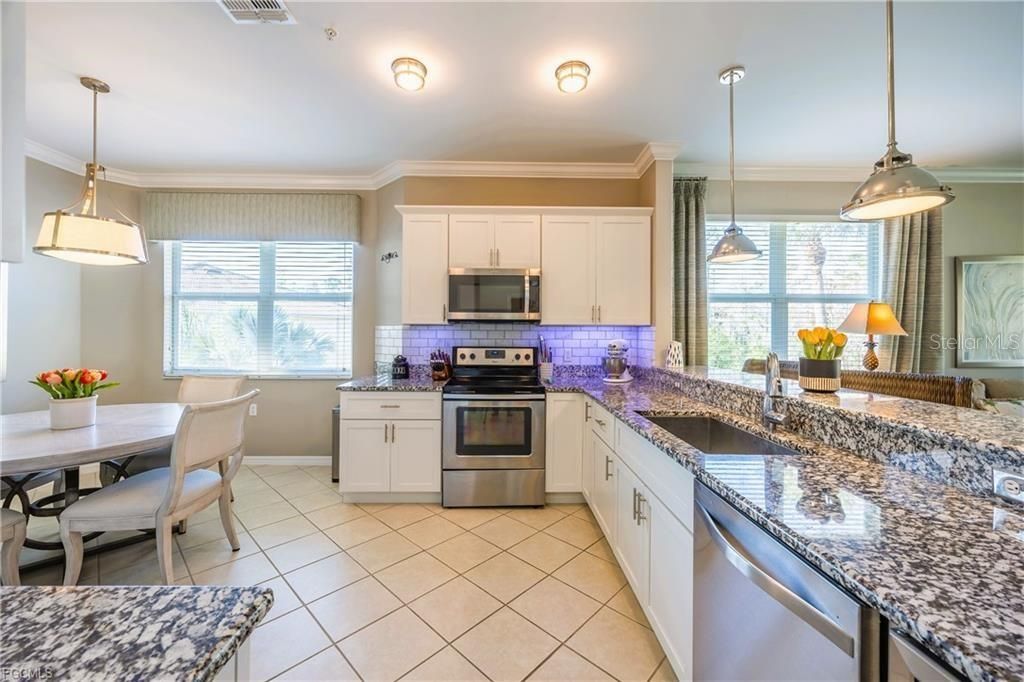 Active With Contract: $329,900 (2 beds, 2 baths, 1599 Square Feet)