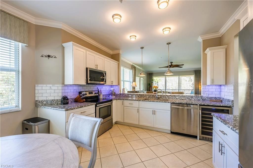 Active With Contract: $329,900 (2 beds, 2 baths, 1599 Square Feet)
