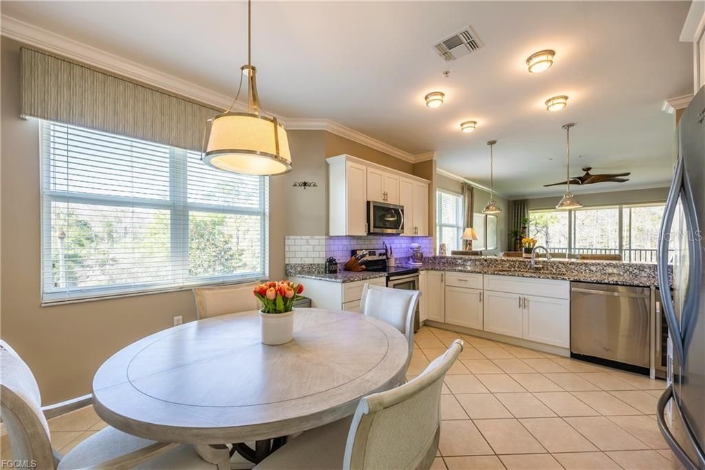 Active With Contract: $329,900 (2 beds, 2 baths, 1599 Square Feet)