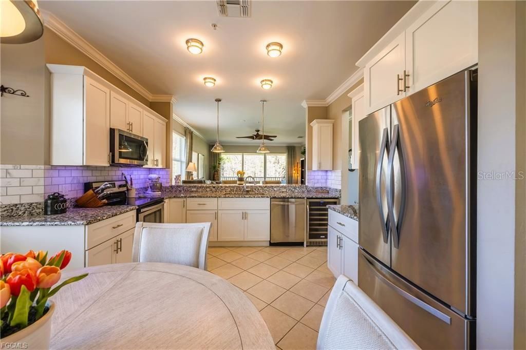 Active With Contract: $329,900 (2 beds, 2 baths, 1599 Square Feet)