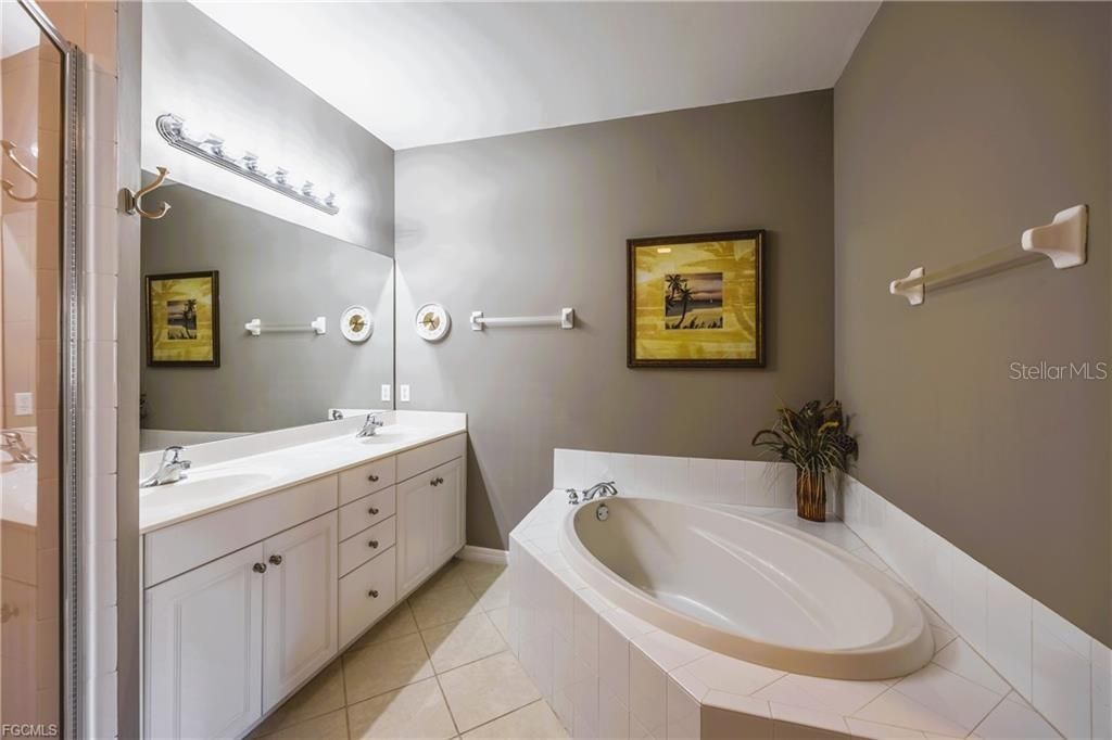 Active With Contract: $329,900 (2 beds, 2 baths, 1599 Square Feet)