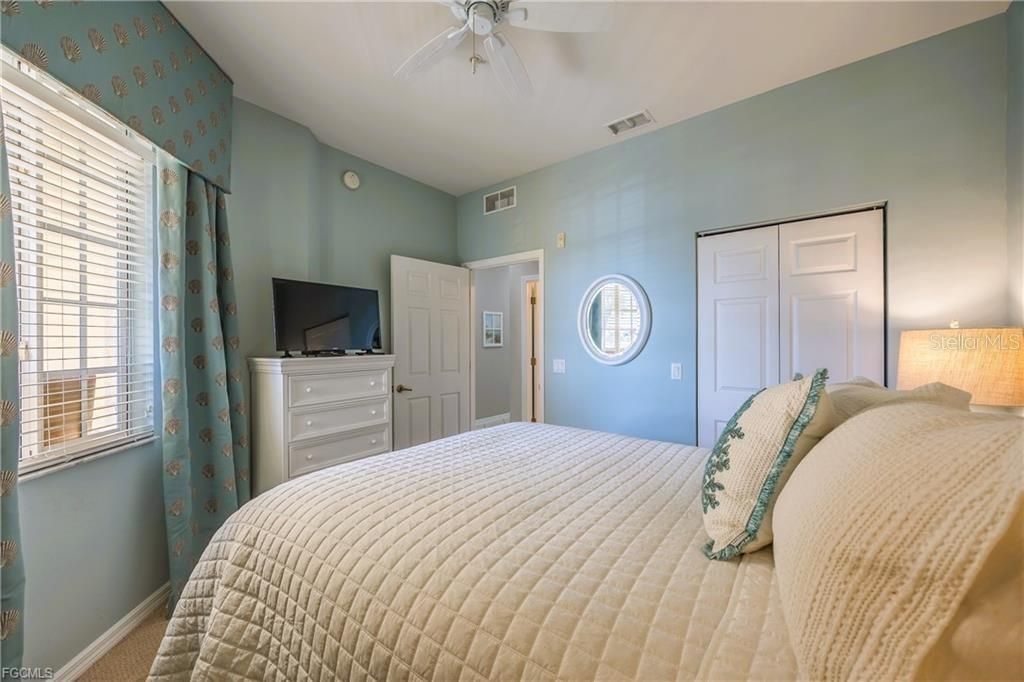 Active With Contract: $329,900 (2 beds, 2 baths, 1599 Square Feet)