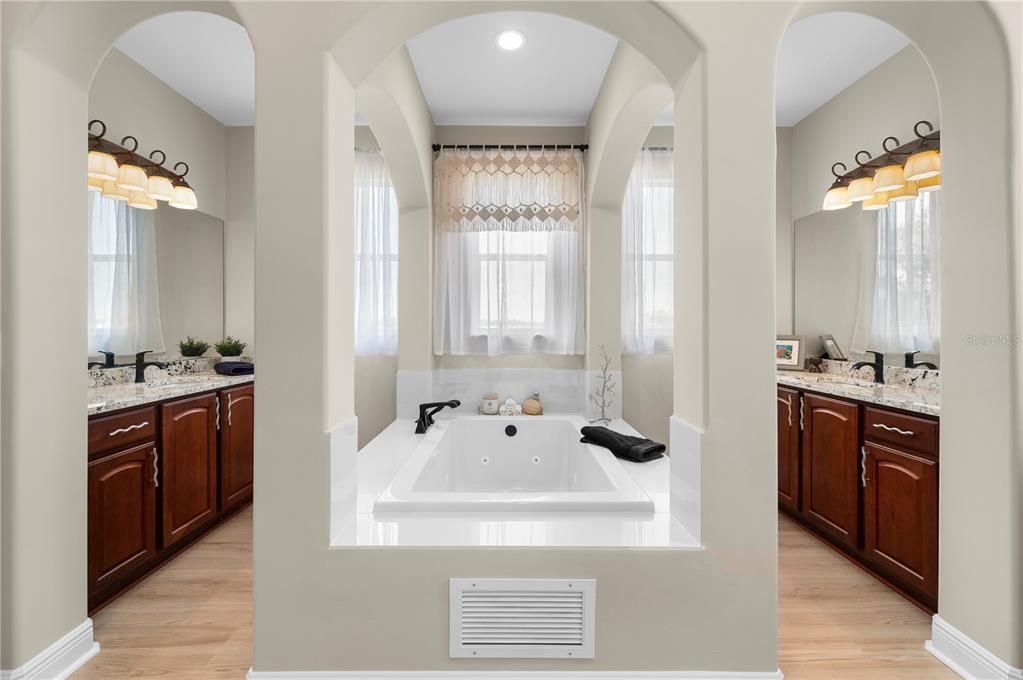 For Sale: $625,000 (5 beds, 4 baths, 4067 Square Feet)
