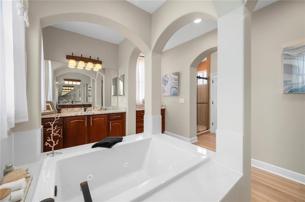 For Sale: $625,000 (5 beds, 4 baths, 4067 Square Feet)