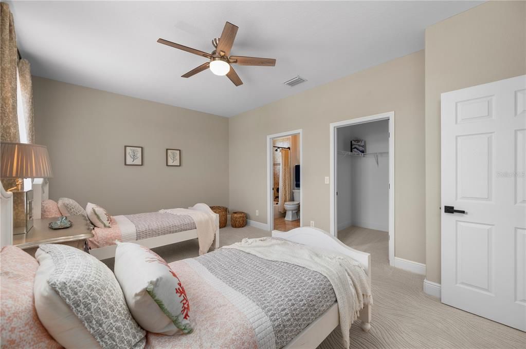 For Sale: $625,000 (5 beds, 4 baths, 4067 Square Feet)