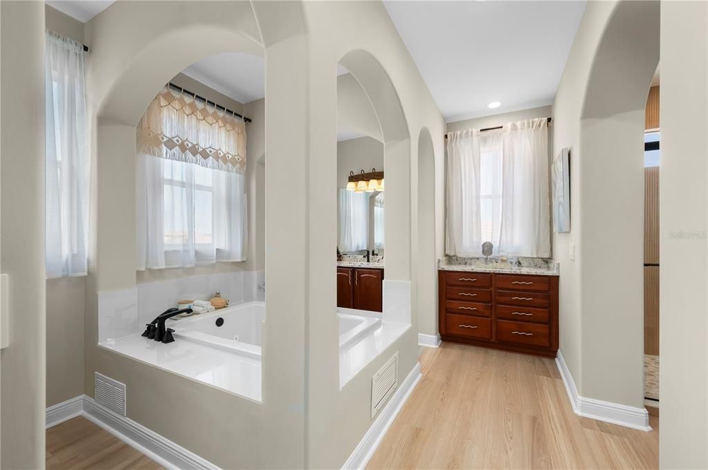 For Sale: $625,000 (5 beds, 4 baths, 4067 Square Feet)