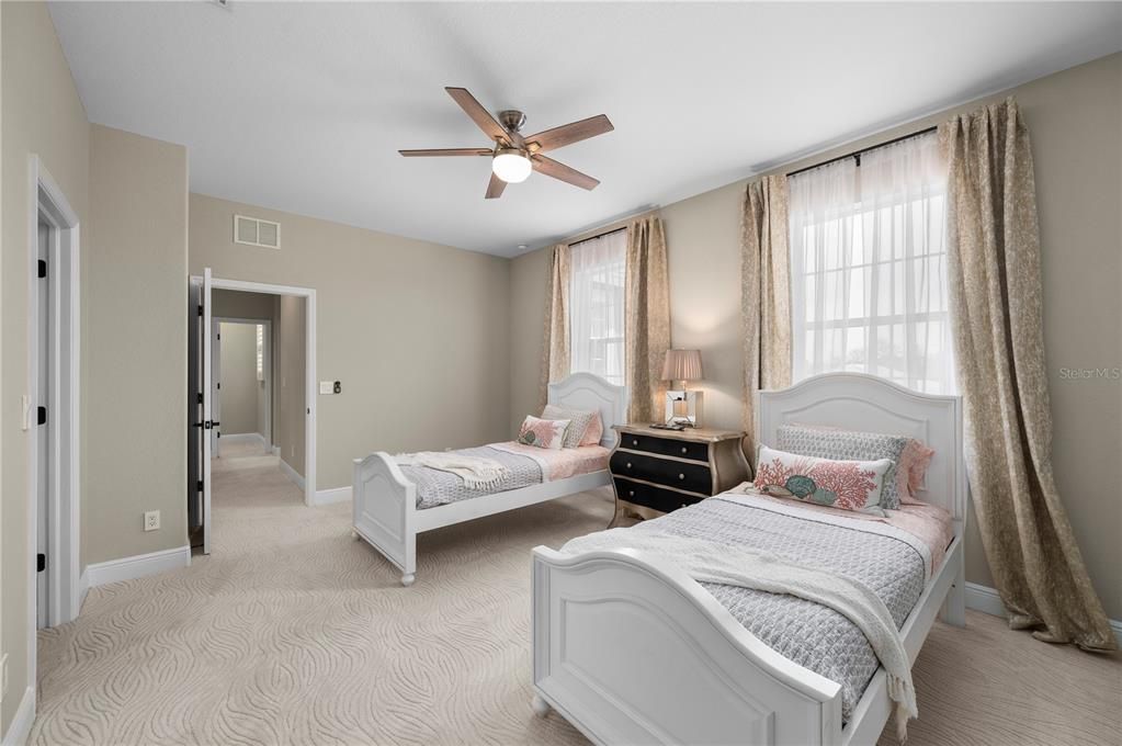 For Sale: $625,000 (5 beds, 4 baths, 4067 Square Feet)
