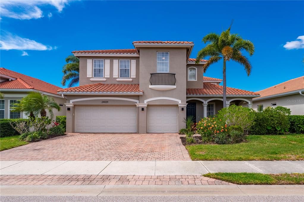 For Sale: $625,000 (5 beds, 4 baths, 4067 Square Feet)