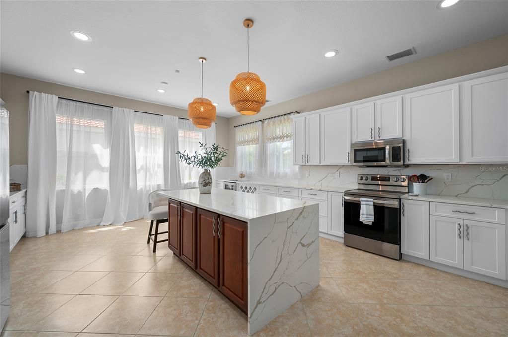 For Sale: $625,000 (5 beds, 4 baths, 4067 Square Feet)