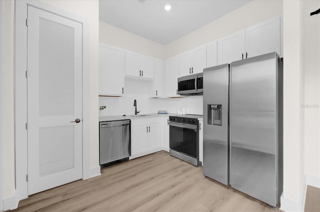 For Rent: $1,395 (1 beds, 1 baths, 450 Square Feet)