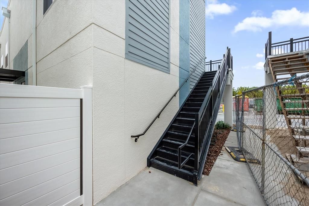 For Rent: $1,395 (1 beds, 1 baths, 450 Square Feet)