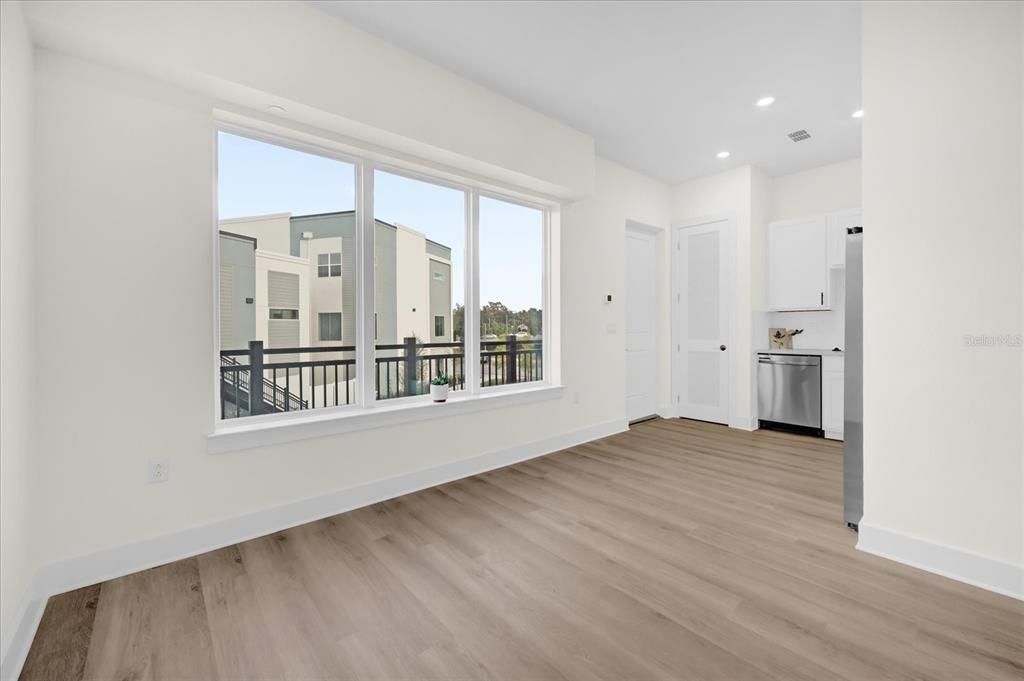 For Rent: $1,395 (1 beds, 1 baths, 450 Square Feet)