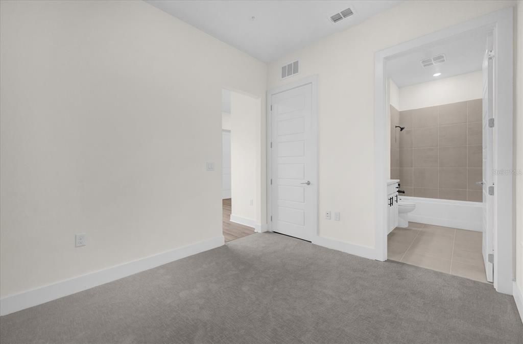 For Rent: $1,395 (1 beds, 1 baths, 450 Square Feet)
