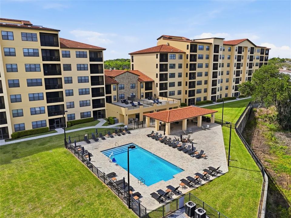 Activo con contrato: $379,900 (2 camas, 2 baños, 1402 Pies cuadrados)