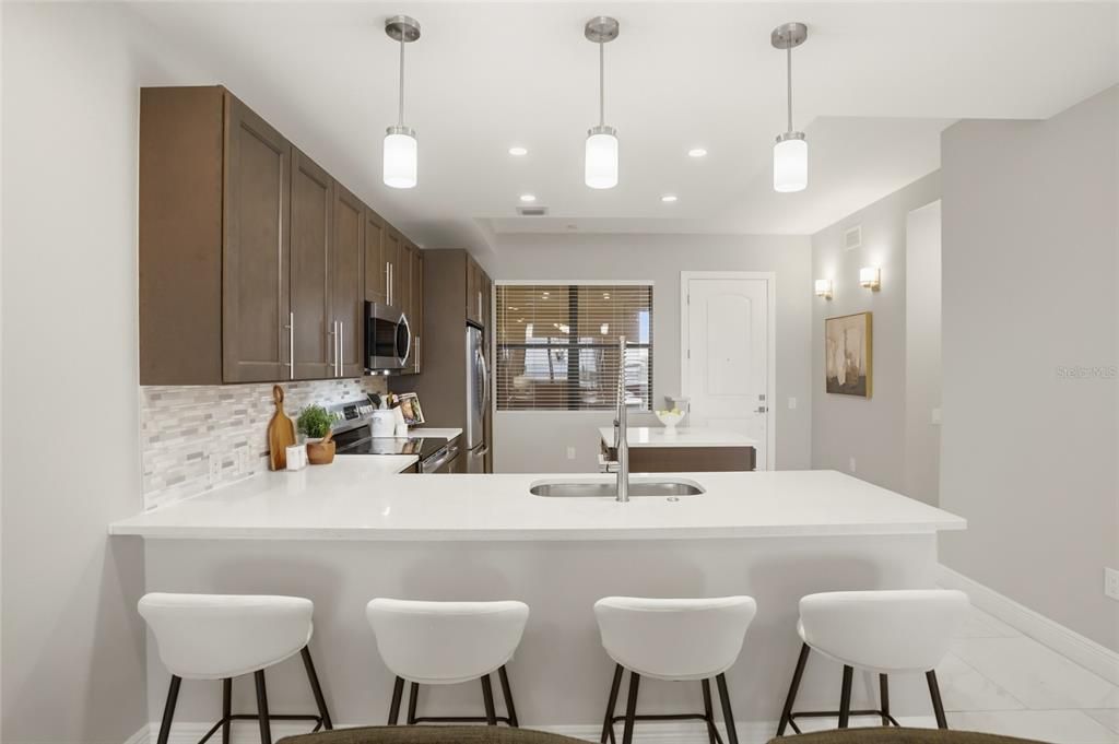 Activo con contrato: $379,900 (2 camas, 2 baños, 1402 Pies cuadrados)