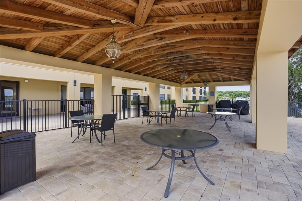 Activo con contrato: $379,900 (2 camas, 2 baños, 1402 Pies cuadrados)