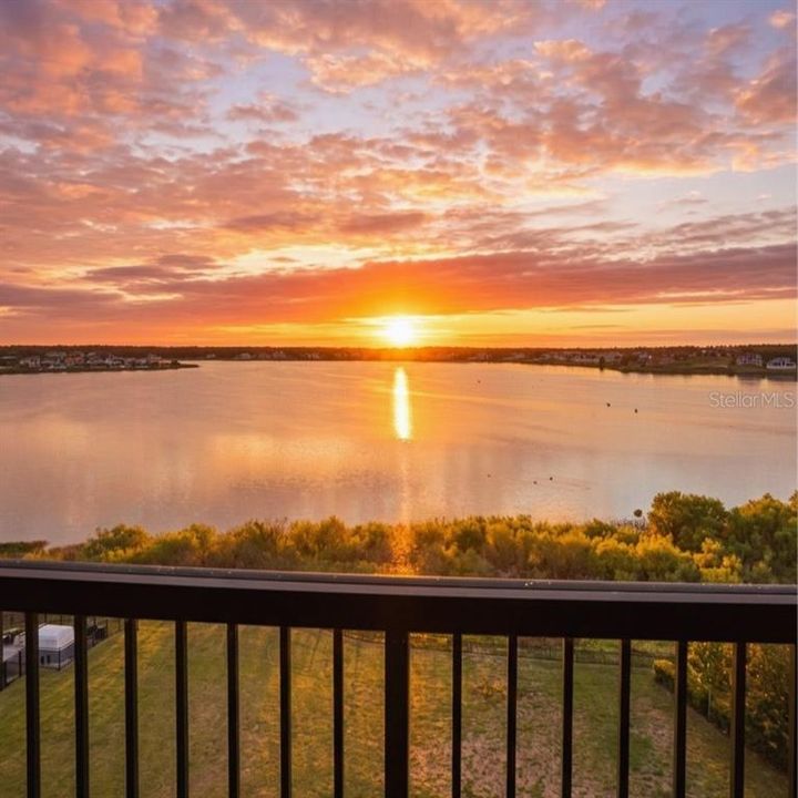Activo con contrato: $379,900 (2 camas, 2 baños, 1402 Pies cuadrados)