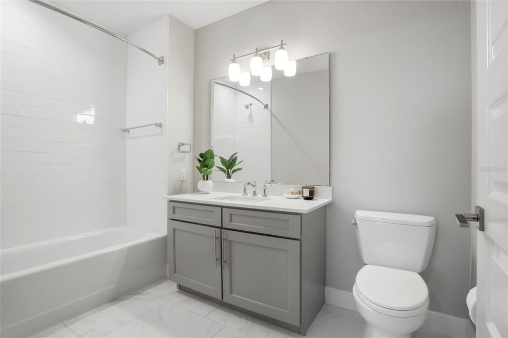 Activo con contrato: $379,900 (2 camas, 2 baños, 1402 Pies cuadrados)