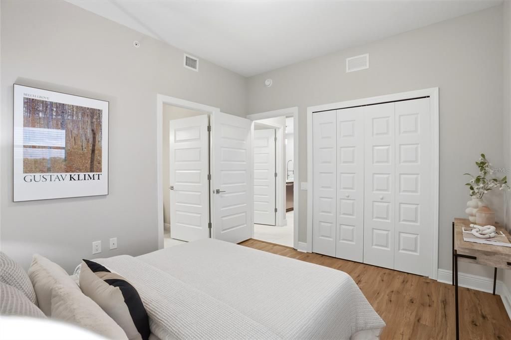 Activo con contrato: $379,900 (2 camas, 2 baños, 1402 Pies cuadrados)
