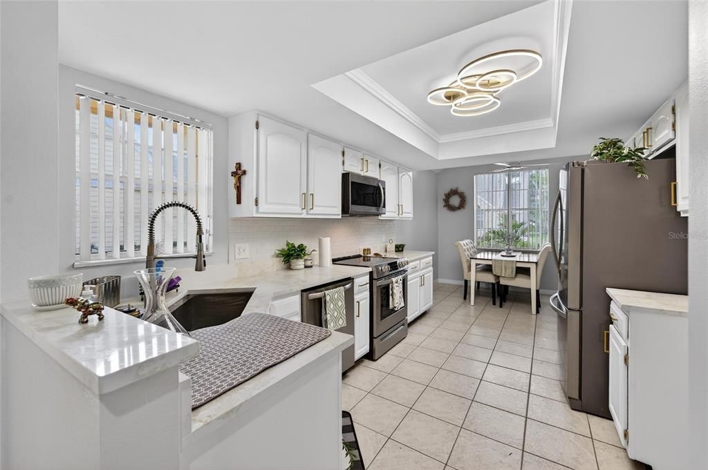 На продажу: $299,900 (3 спален, 2 ванн, 1534 Квадратных фут)