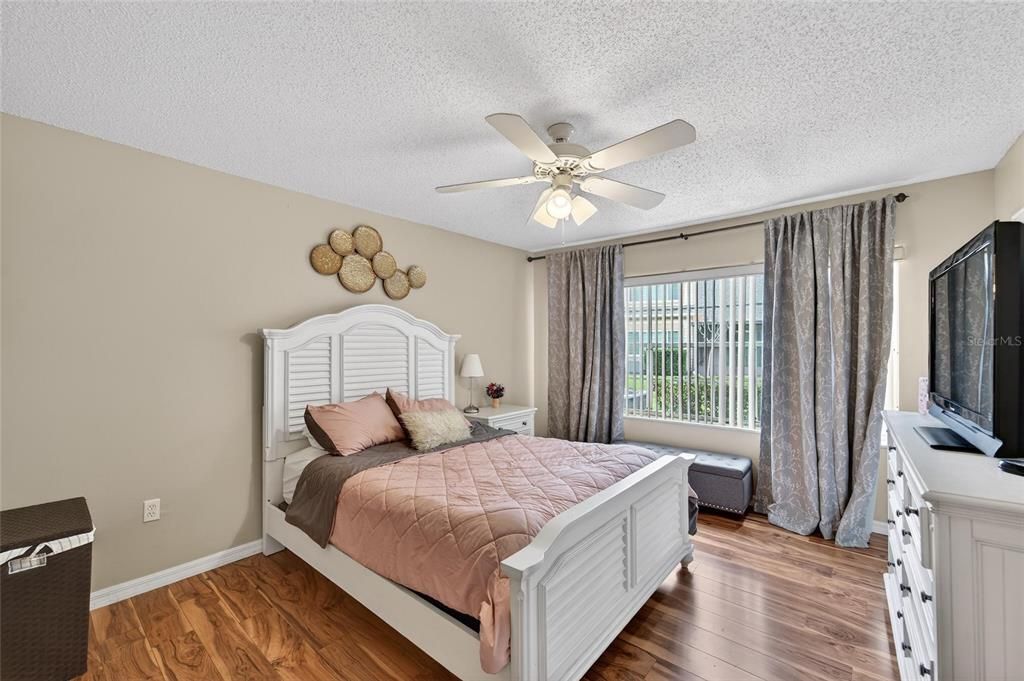 На продажу: $299,900 (3 спален, 2 ванн, 1534 Квадратных фут)