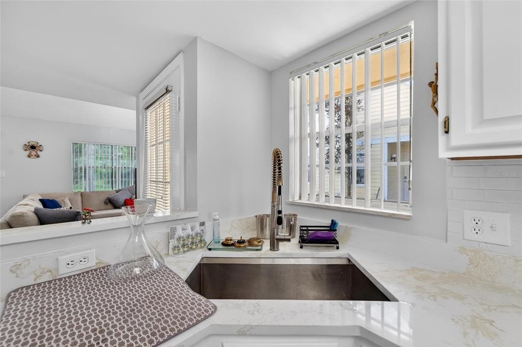 На продажу: $299,900 (3 спален, 2 ванн, 1534 Квадратных фут)