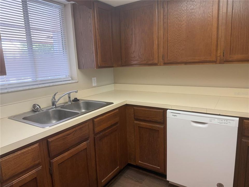 For Sale: $149,500 (2 beds, 2 baths, 1252 Square Feet)
